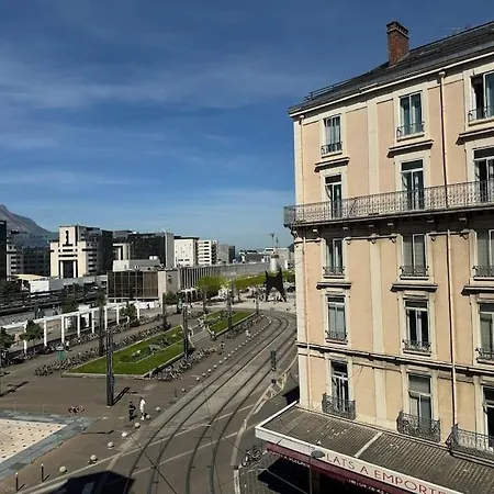 Apartament A Minutes De La Gare De *